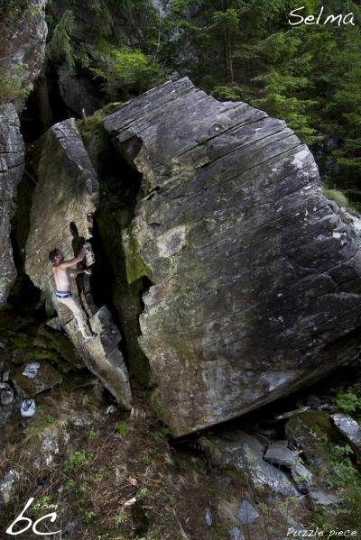 Niki in "Puzzle piece"